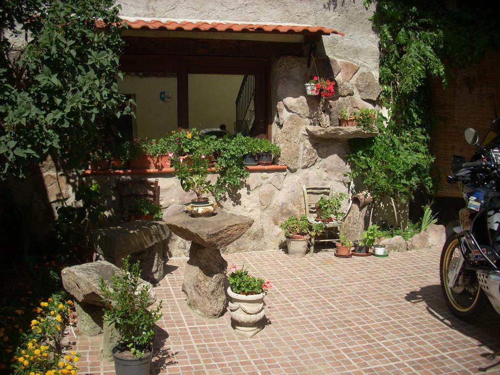 Sa Rosa E Su Trapperi Bed and Breakfast Oschiri Exterior foto