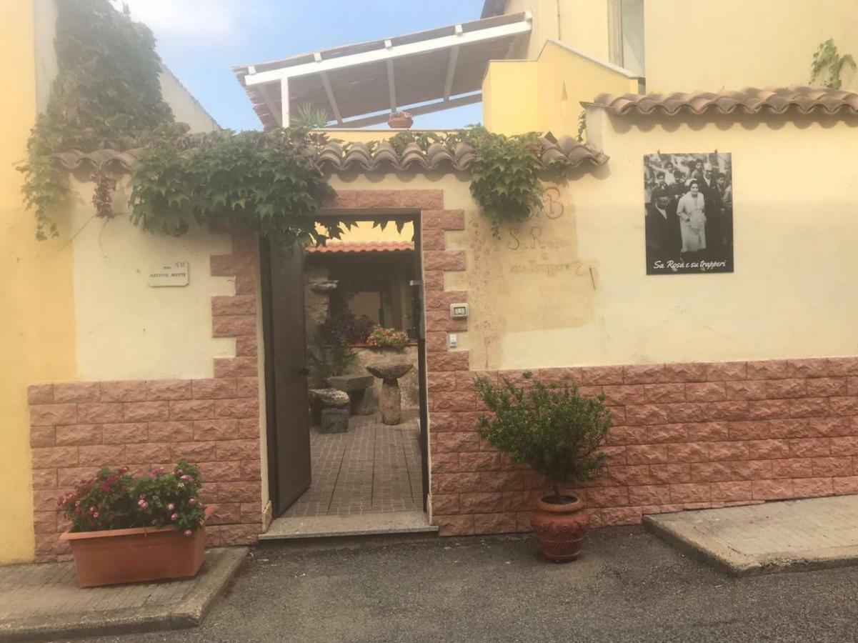 Sa Rosa E Su Trapperi Bed and Breakfast Oschiri Exterior foto